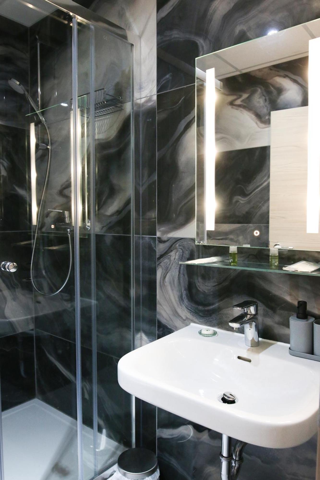 Hotel Loewenstein Lich Екстериор снимка