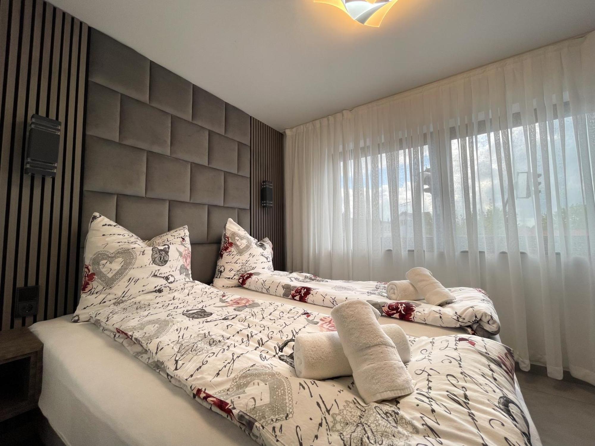 Hotel Loewenstein Lich Екстериор снимка